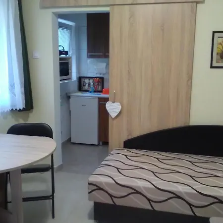 Zsoka Apartment